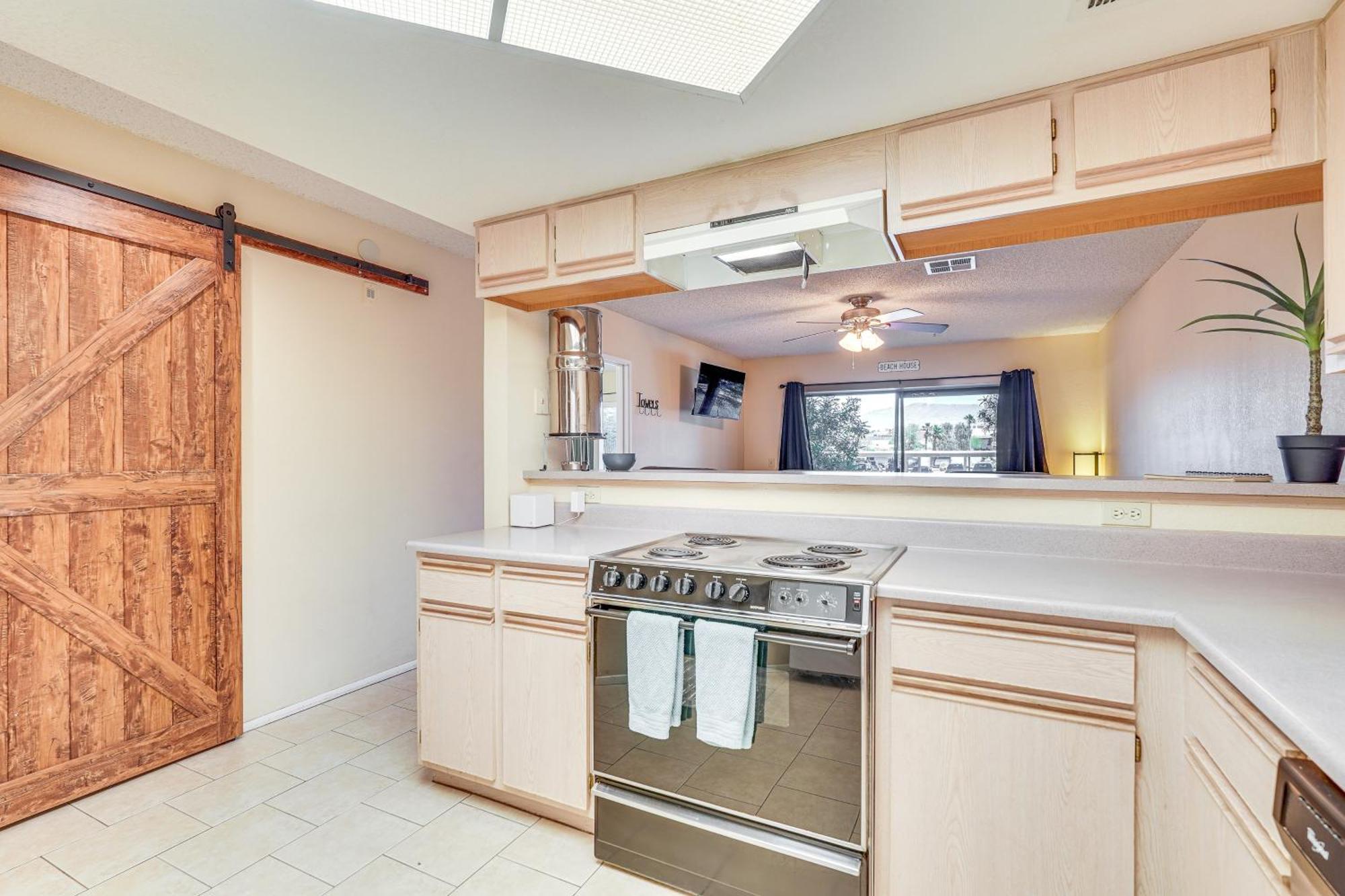 Queens Bay Resort Condo Walk To Golf, Pool, Beach Лейк-Хавасу-Сити Экстерьер фото